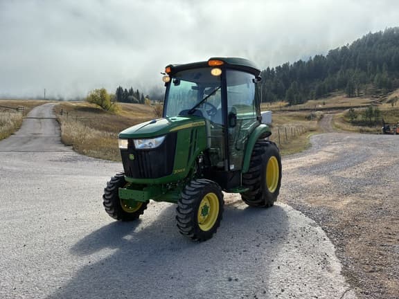 Image of John Deere 3046R equipment image 1