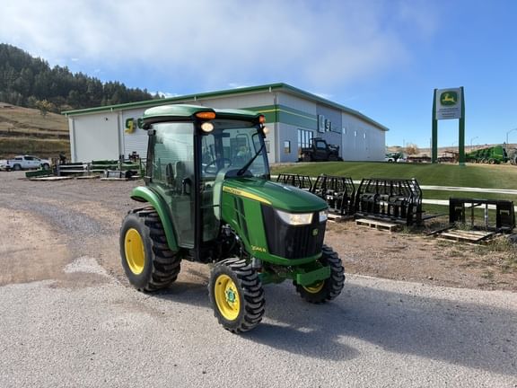 2015 John Deere 3046R Equipment Image0