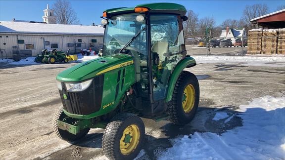 2015 John Deere 3046R Equipment Image0
