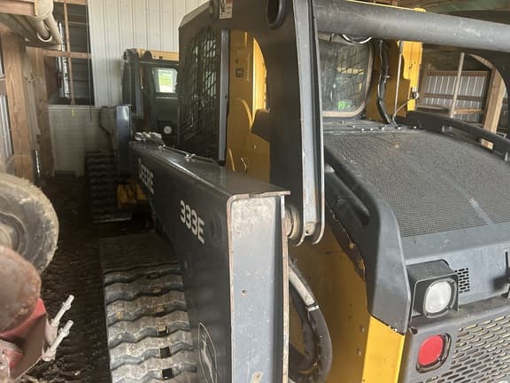 Image of John Deere 333E equipment image 2