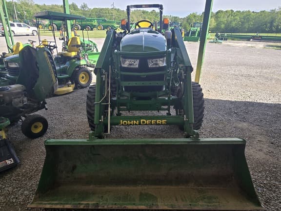 Image of John Deere 4052R equipment image 2