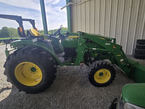 Image of John Deere 4052R equipment image 3