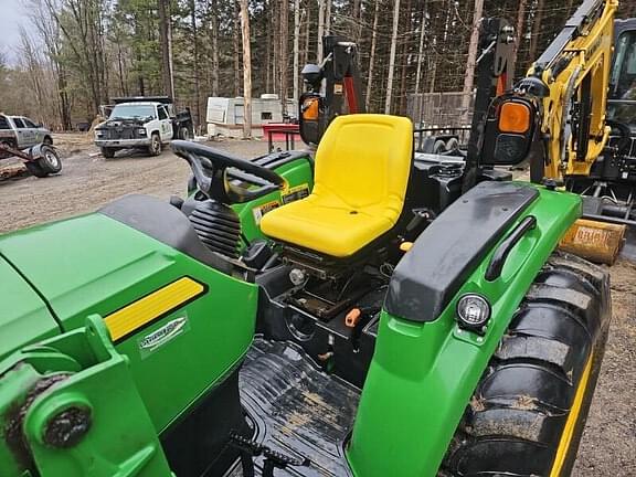 Image of John Deere 4052R equipment image 4