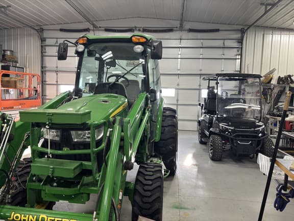 Image of John Deere 4066R equipment image 3