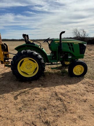 Image of John Deere 5045E equipment image 3