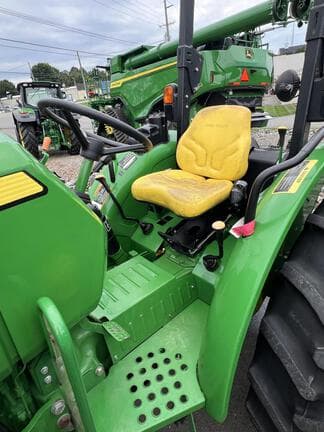 Image of John Deere 5045E equipment image 4