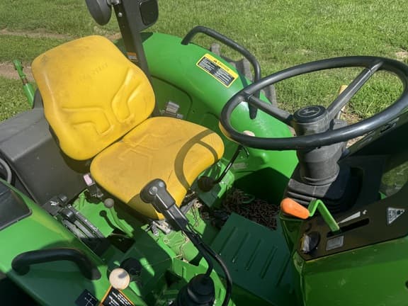 Image of John Deere 5055E equipment image 3