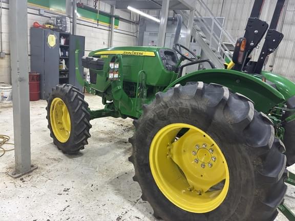 Image of John Deere 5055E equipment image 3