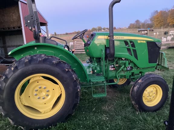 Image of John Deere 5055E equipment image 4