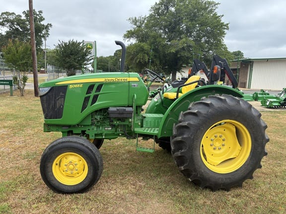 2015 John Deere 5065E Equipment Image0