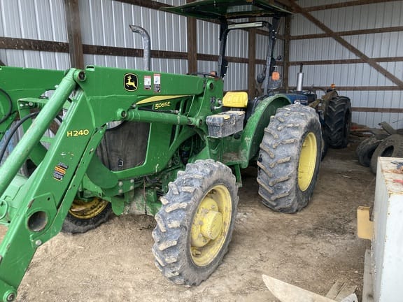 2015 John Deere 5065E Equipment Image0