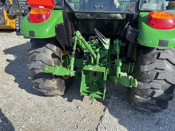 Image of John Deere 5065E equipment image 3