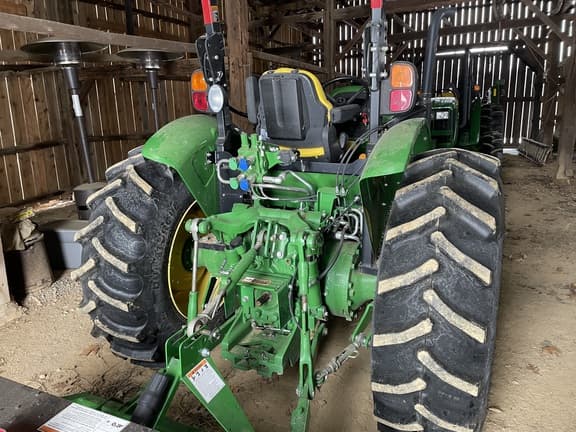 Image of John Deere 5075M equipment image 4