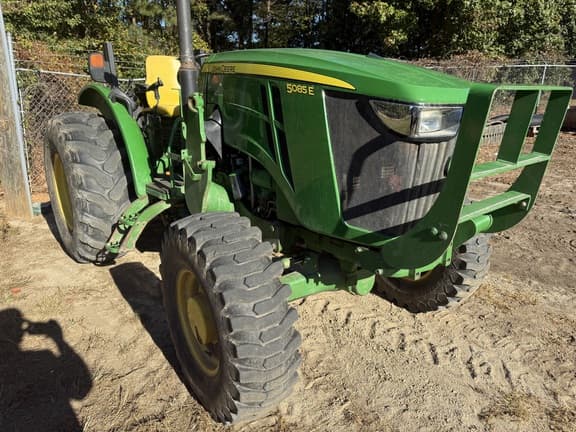 Image of John Deere 5085E equipment image 2