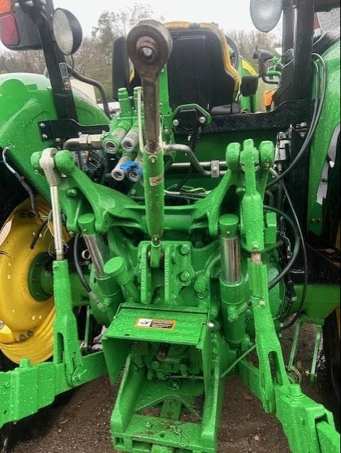 Image of John Deere 5085M equipment image 3