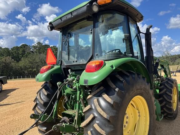 Image of John Deere 5085M equipment image 4