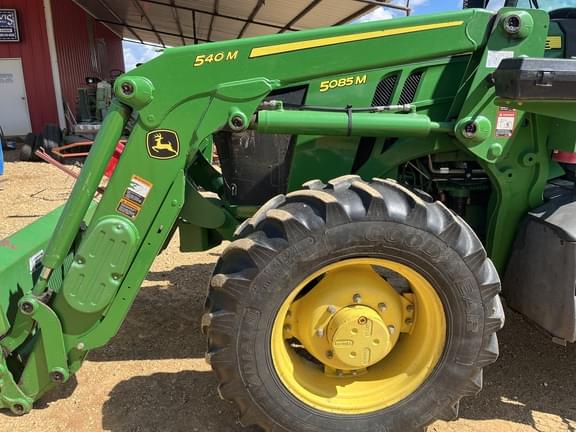 Image of John Deere 5085M equipment image 1