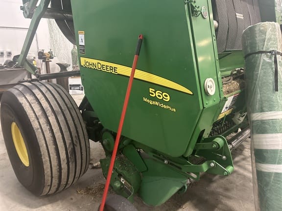 2015 John Deere 569 MegaWide Plus Equipment Image0