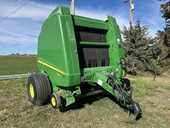Image of John Deere 569 Premium equipment image 1