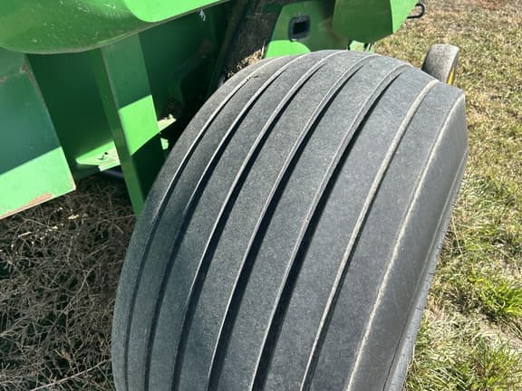 Image of John Deere 569 Premium equipment image 4