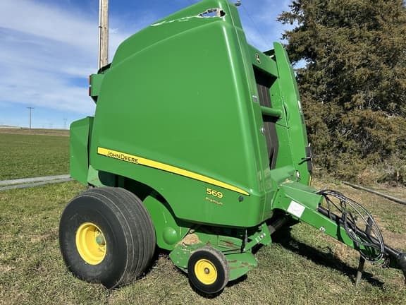 Image of John Deere 569 Premium equipment image 3