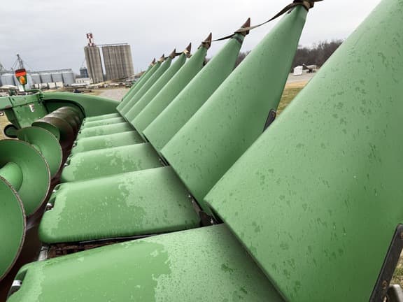 Image of John Deere 608C equipment image 2