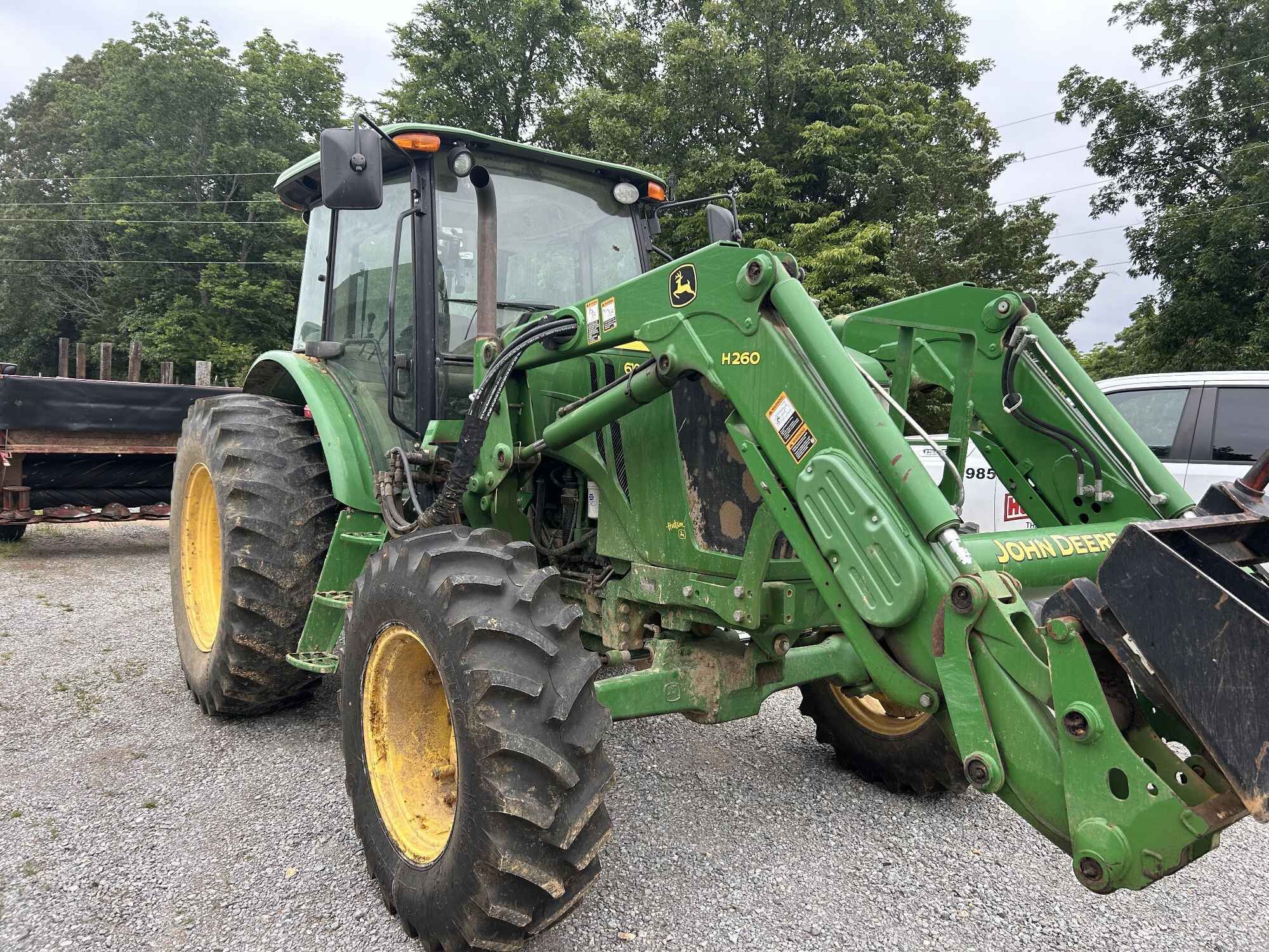 2015 John Deere 6105D Equipment Image0