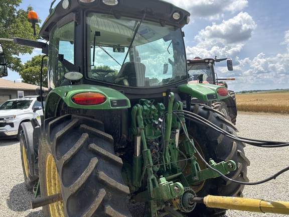 Image of John Deere 6110R equipment image 3