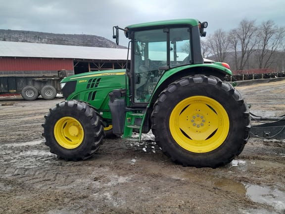 2015 John Deere 6125M Equipment Image0