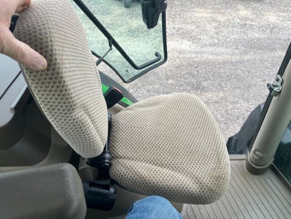 Image of John Deere 6130R equipment image 4