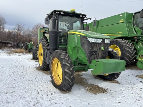 2015 John Deere 7210R Equipment Image0