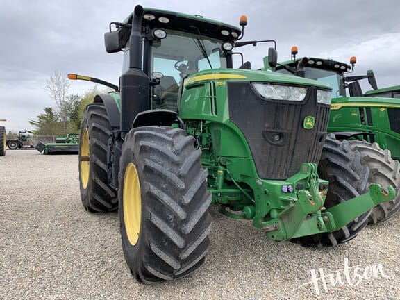 2015 John Deere 7210R Equipment Image0