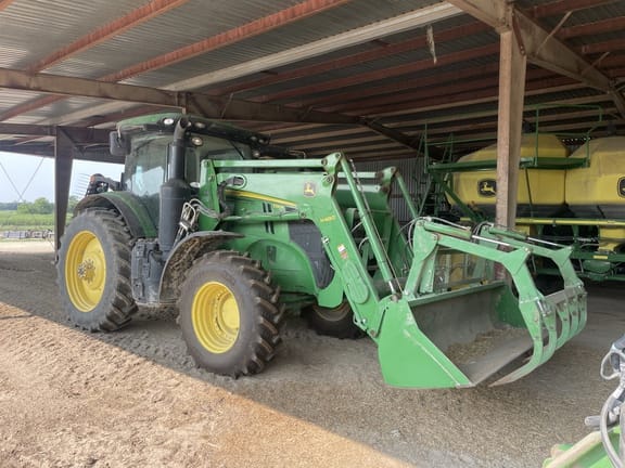 2015 John Deere 7210R Equipment Image0