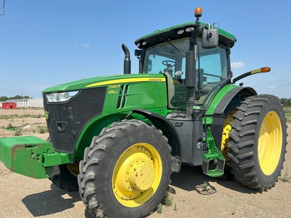 2015 John Deere 7230R Equipment Image0