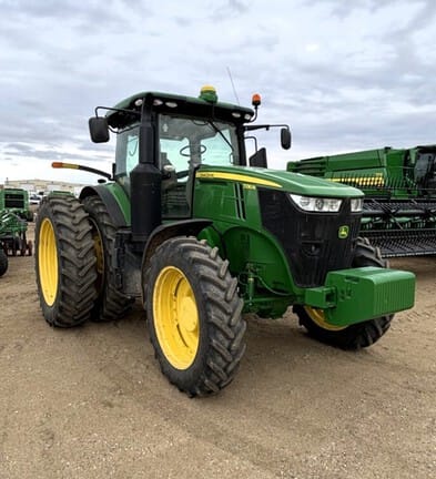 2015 John Deere 7230R Equipment Image0