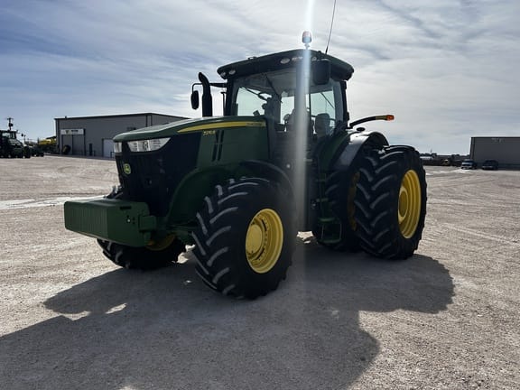 2015 John Deere 7270R Equipment Image0