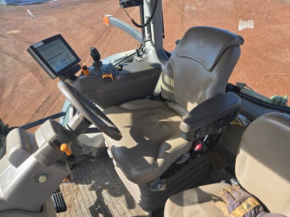 Image of John Deere 7310R equipment image 4