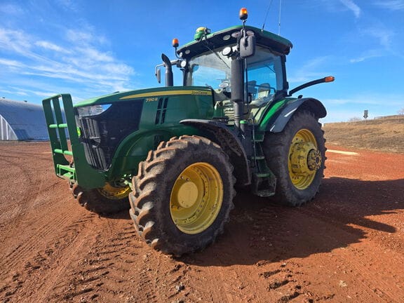 2015 John Deere 7310R Equipment Image0