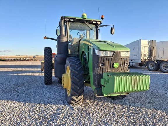 Image of John Deere 8245R equipment image 4