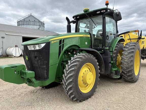 2015 John Deere 8245R Equipment Image0