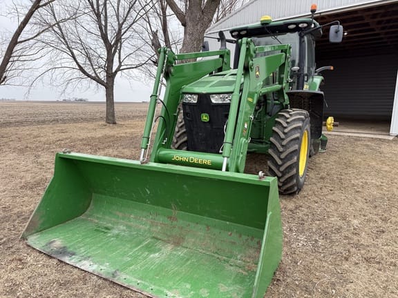 2015 John Deere 8270R Equipment Image0