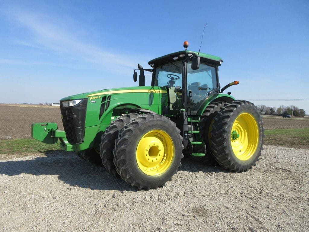 175 - 299 HP Tractors image