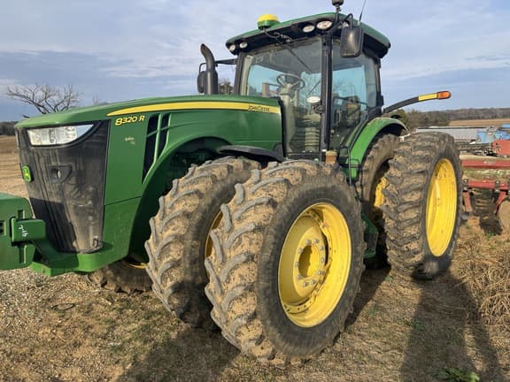 Image of John Deere 8320R equipment image 2