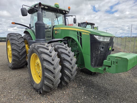 Image of John Deere 8320R equipment image 4