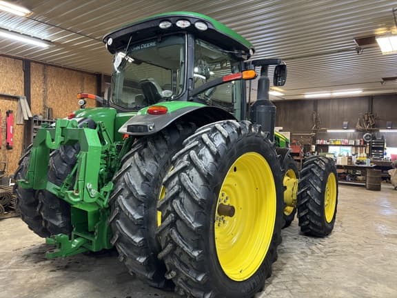 Image of John Deere 8370R equipment image 4