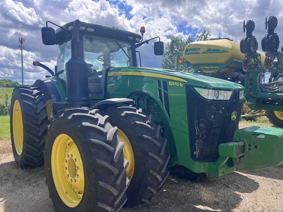 Image of John Deere 8370R equipment image 1