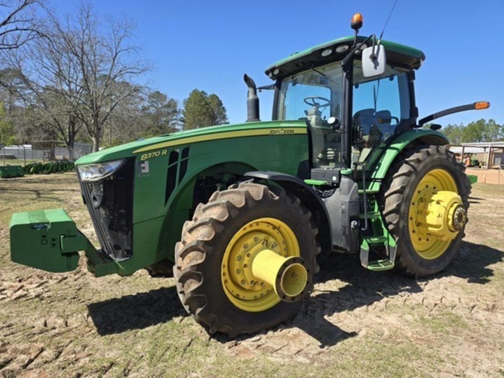 2015 John Deere 8370R Equipment Image0