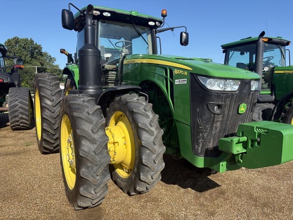 2015 John Deere 8370R Equipment Image0
