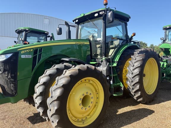Image of John Deere 8370R equipment image 3