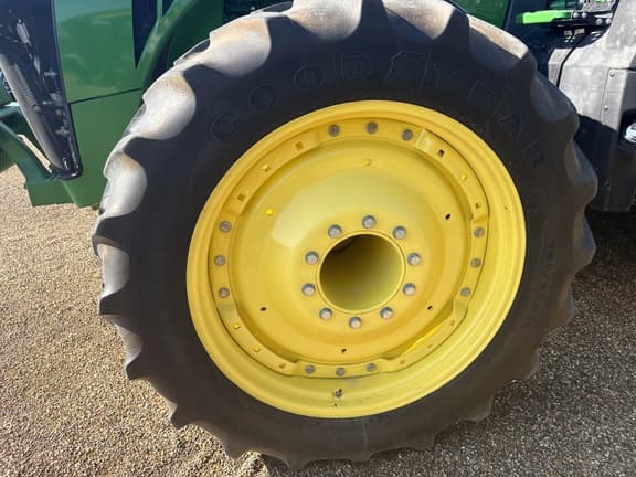 Image of John Deere 8370R equipment image 4